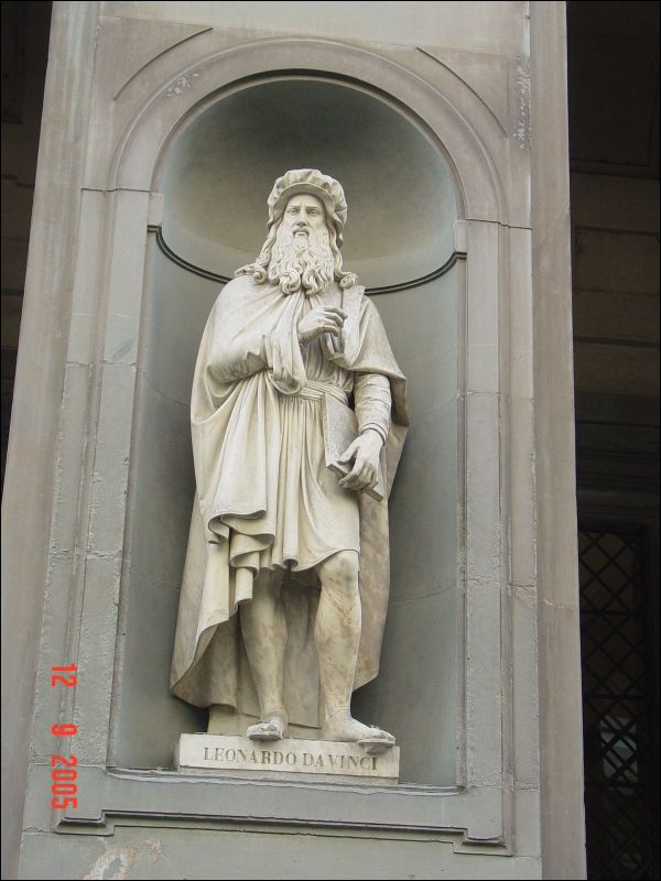 Uffizi Square - Leonardo da Vinci